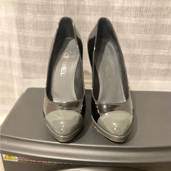 Chanel heels - Picture 3 of 16